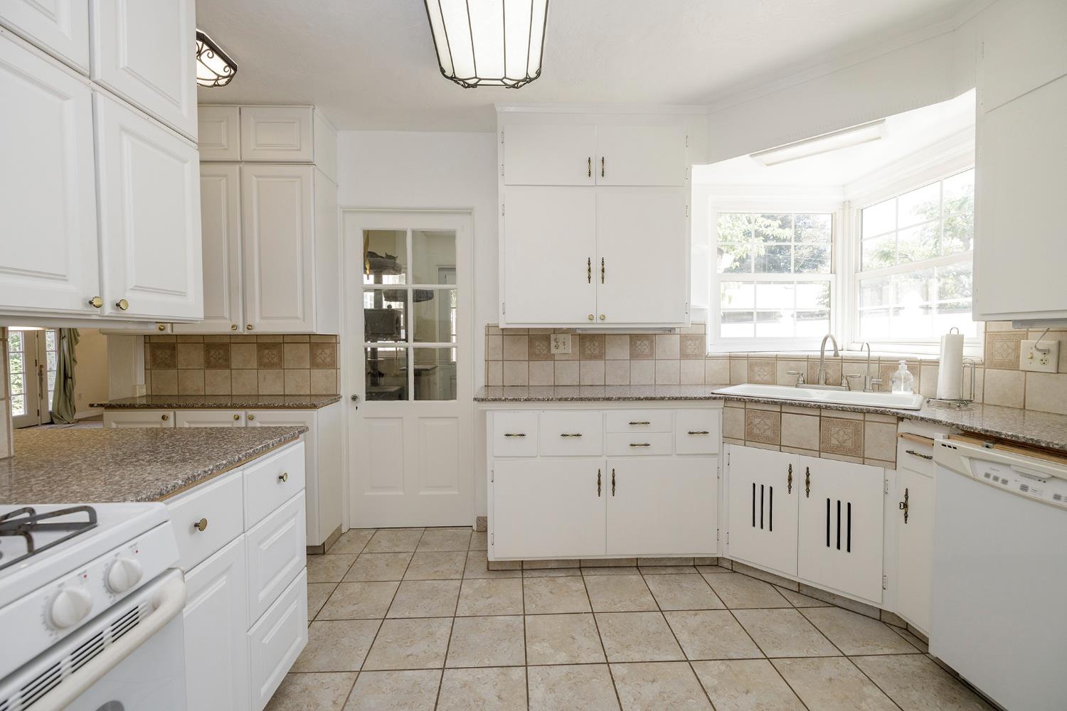 225 Fresno Ave, Modesto, CA 95351