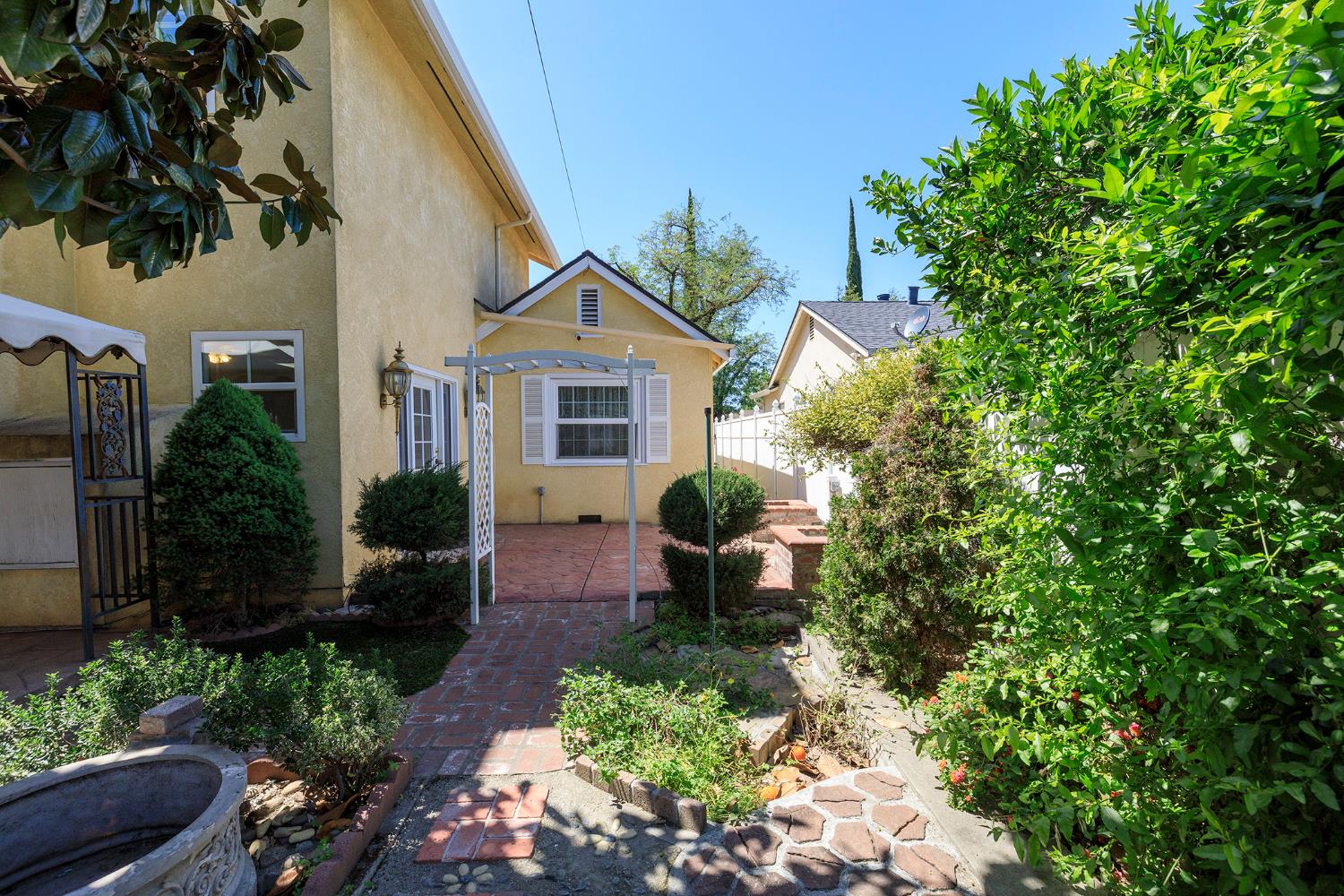 225 Fresno Ave, Modesto, CA 95351