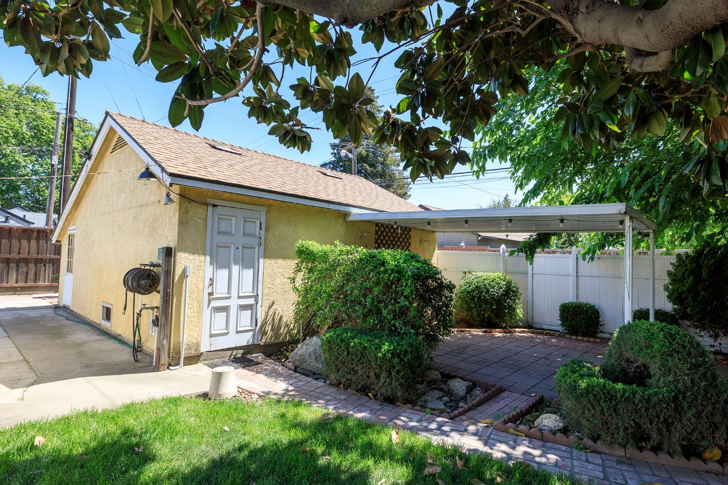 225 Fresno Ave, Modesto, CA 95351