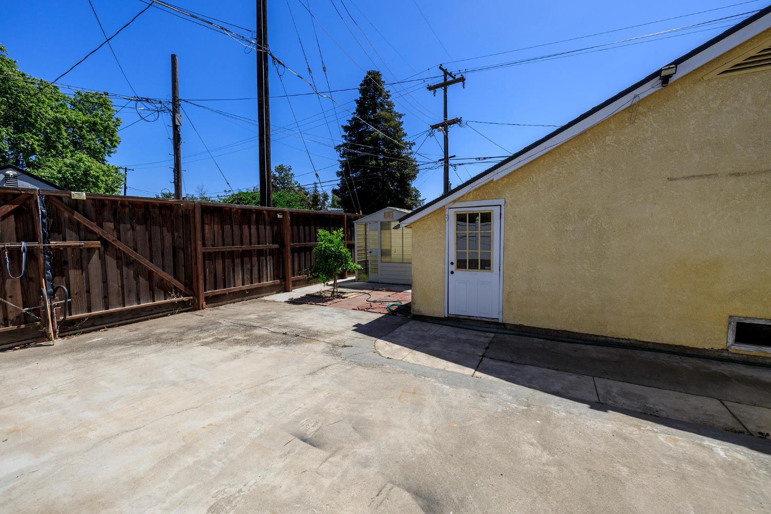 225 Fresno Ave, Modesto, CA 95351