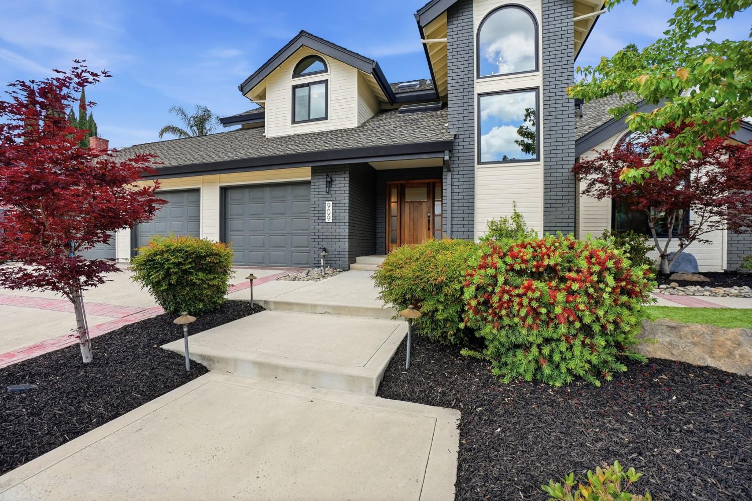 909 Opal Ln, Ripon, CA 95366