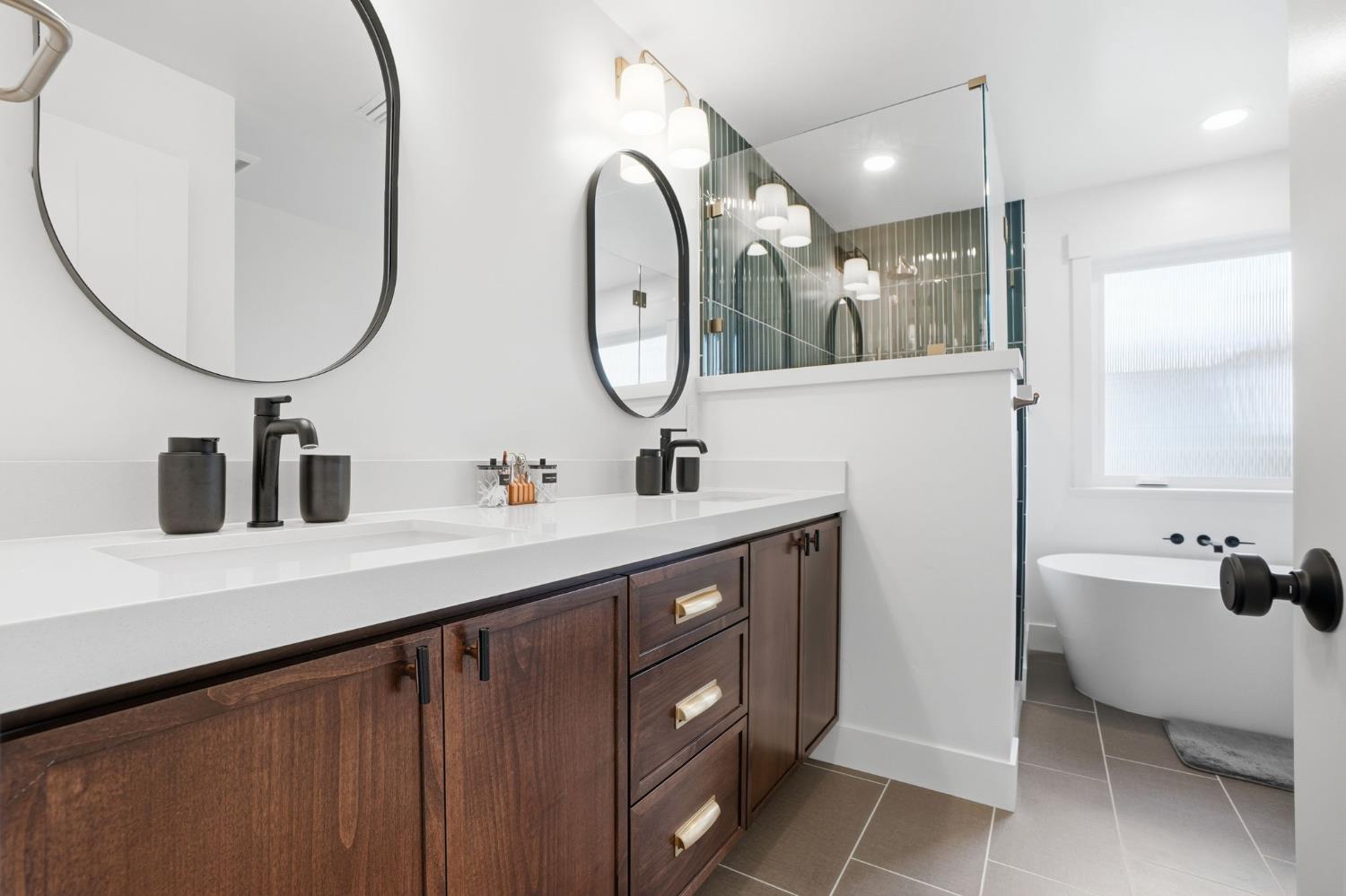 909 Opal Ln, Ripon, CA 95366