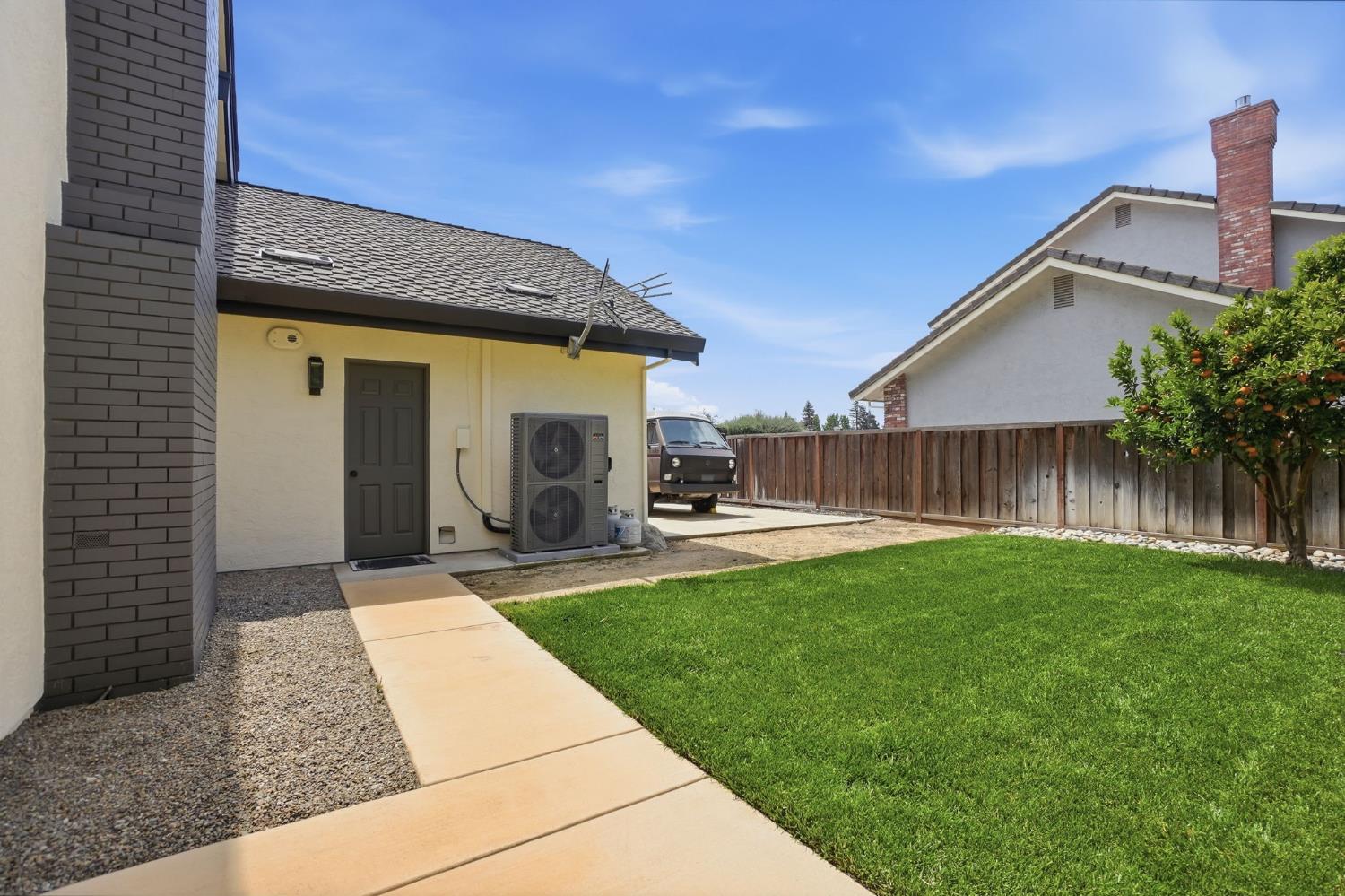 909 Opal Ln, Ripon, CA 95366