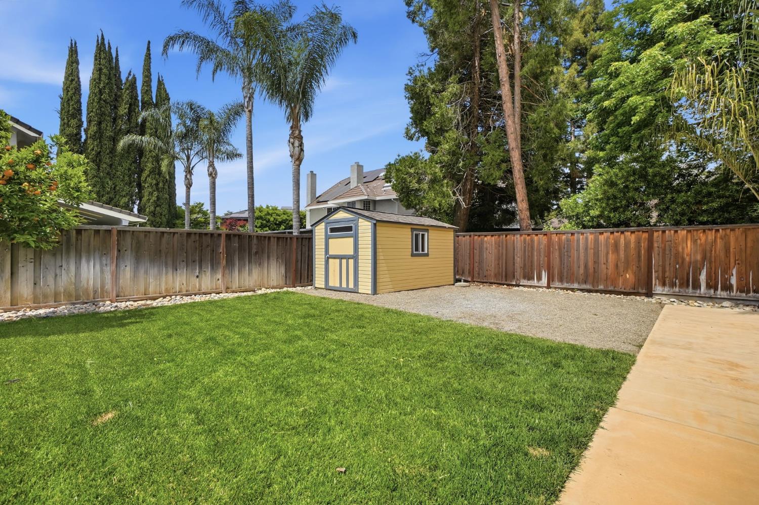 909 Opal Ln, Ripon, CA 95366