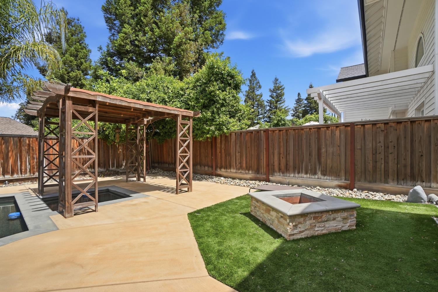 909 Opal Ln, Ripon, CA 95366