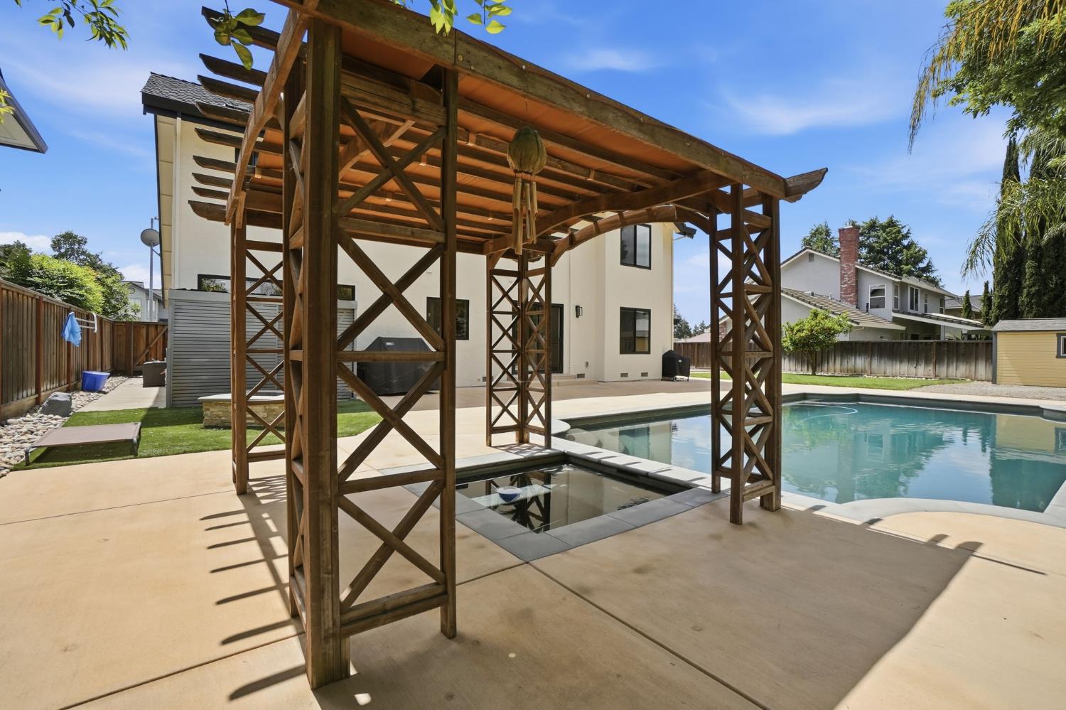 909 Opal Ln, Ripon, CA 95366
