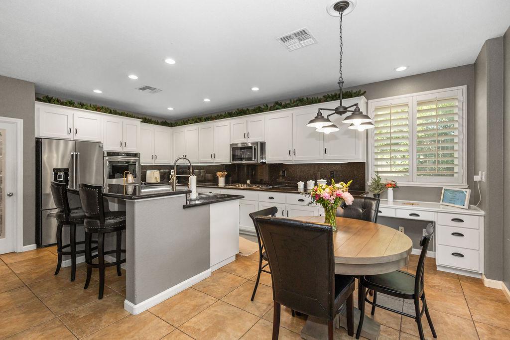 3364 Silverwood St, Escalon, CA 95320