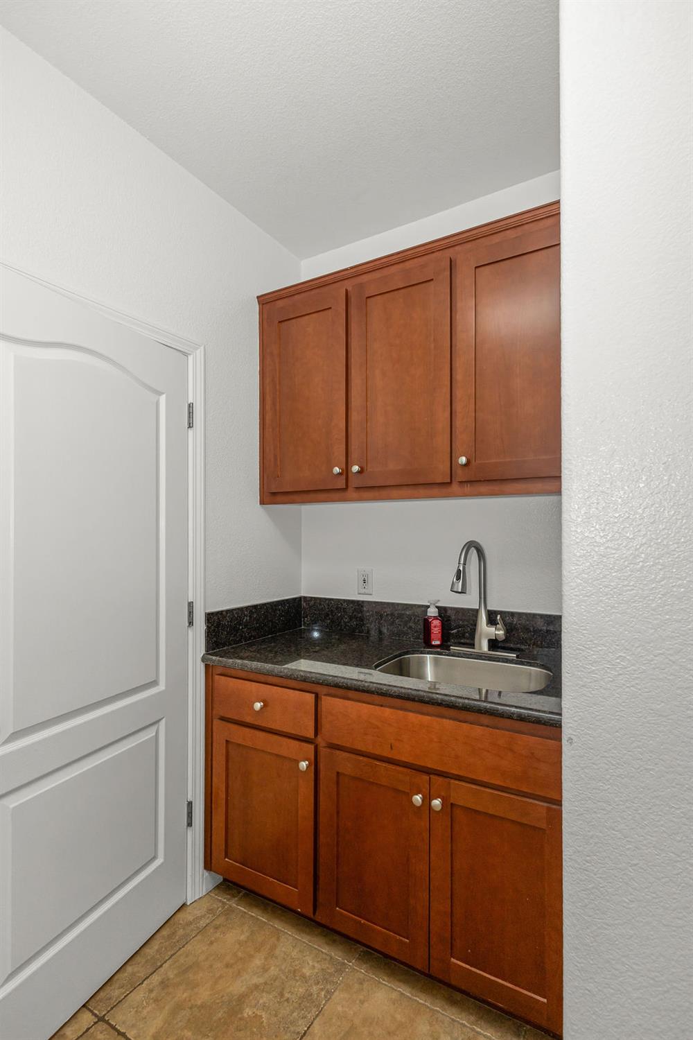 3364 Silverwood St, Escalon, CA 95320