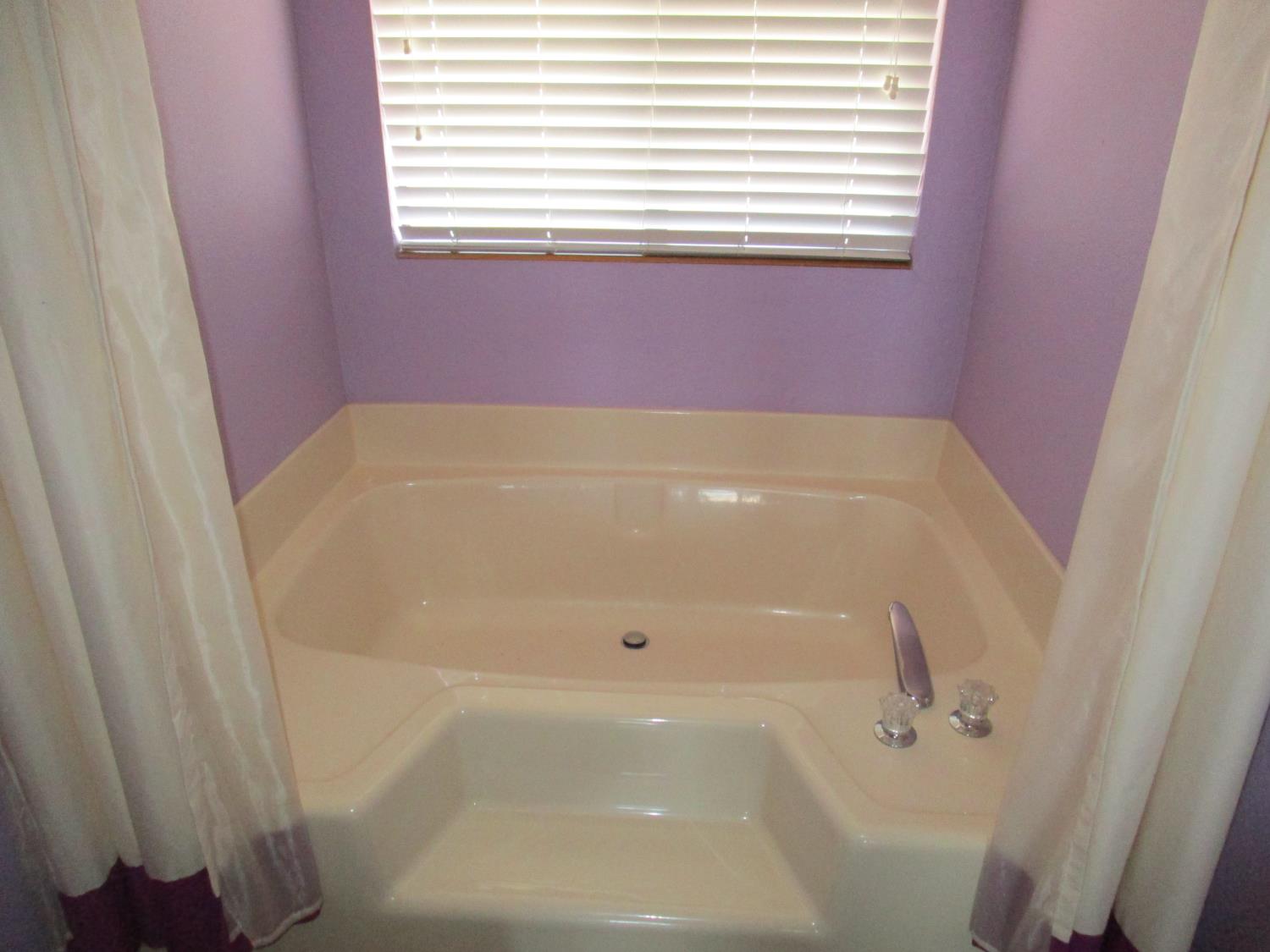 1500 Held Dr #136, Modesto, CA 95355