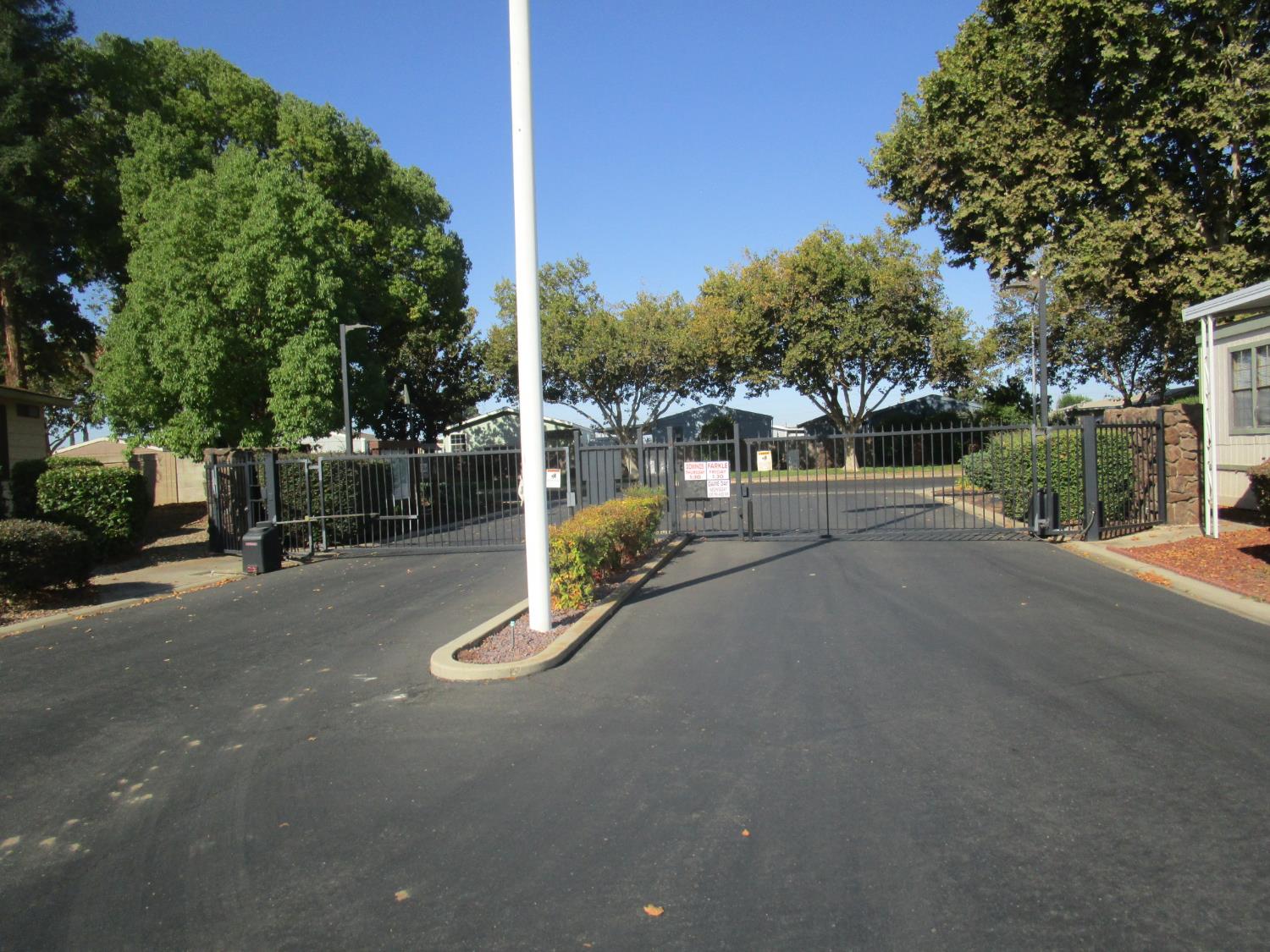 1500 Held Dr #136, Modesto, CA 95355