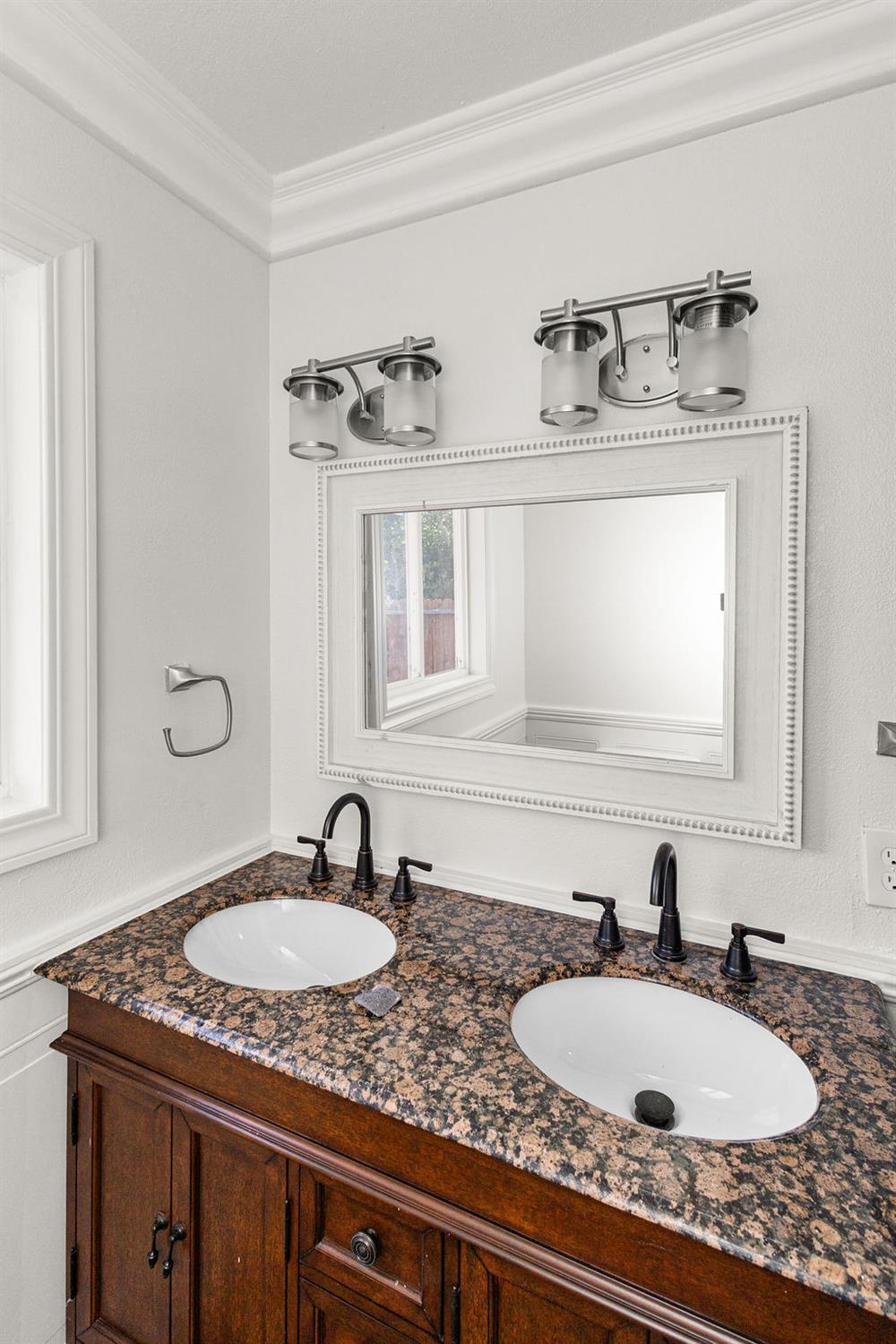 1124 Lakewood Ave, Modesto, CA 95355