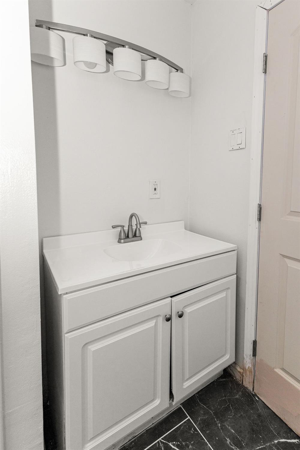 1124 Lakewood Ave, Modesto, CA 95355