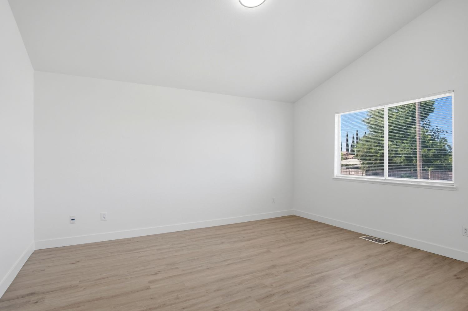 2701 Mozart Dr, Modesto, CA 95358