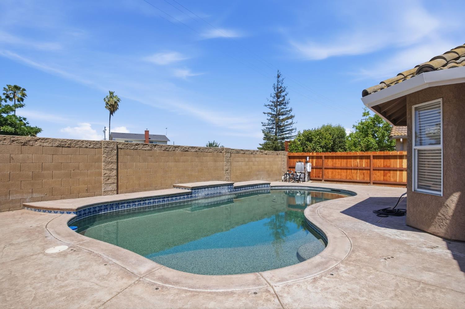 2701 Mozart Dr, Modesto, CA 95358