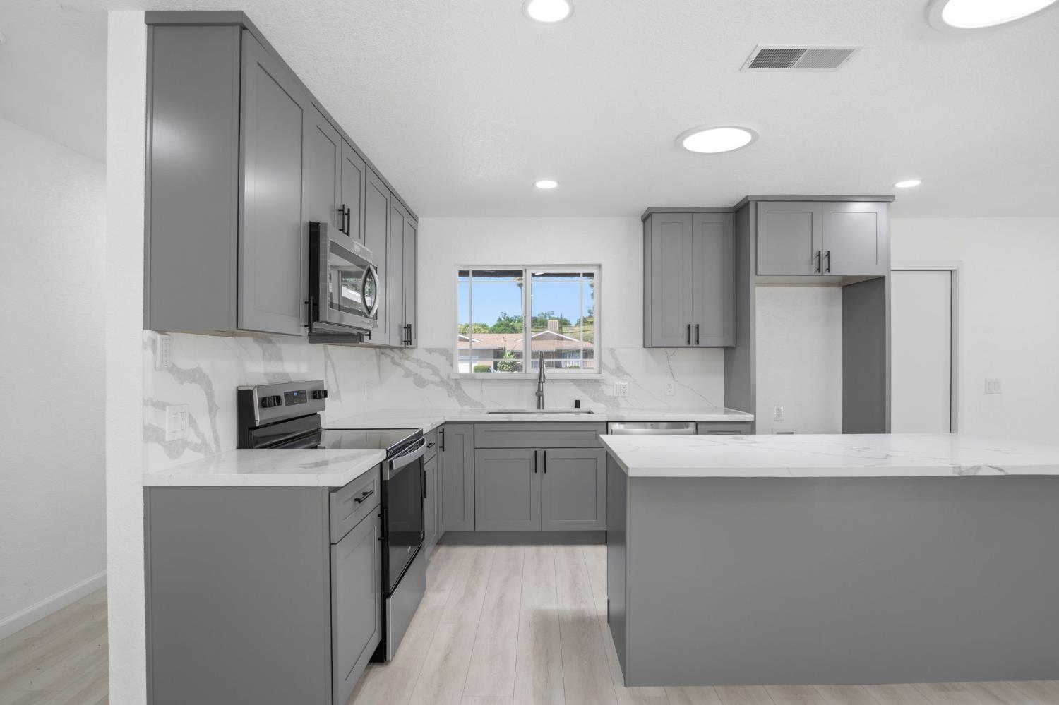 3210 Shamrock Ave, Merced, CA 95340