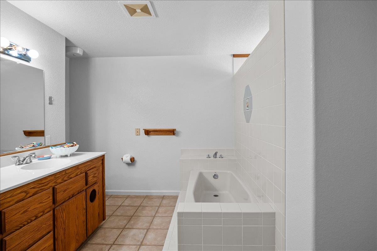 893 Wetherbee Ave, Manteca, CA 95337