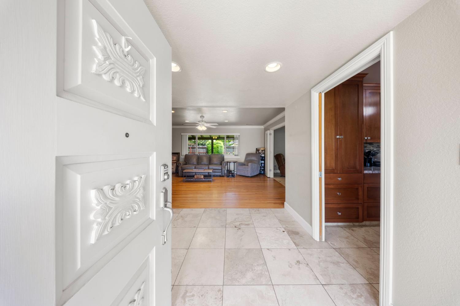 1417 Glen Aulen Dr, Modesto, CA 95350