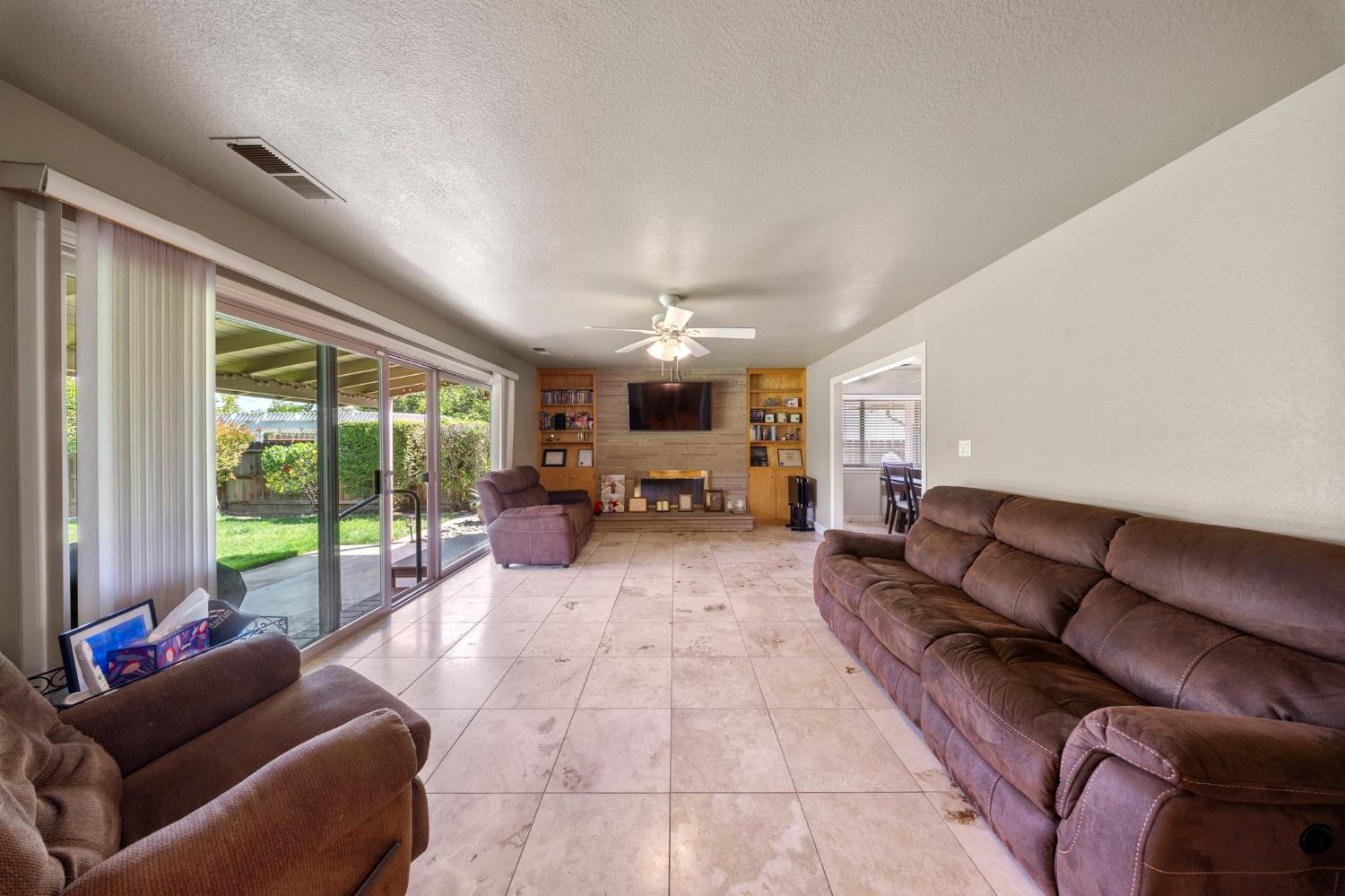 1417 Glen Aulen Dr, Modesto, CA 95350