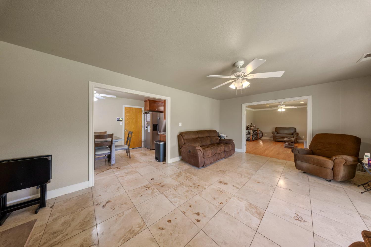 1417 Glen Aulen Dr, Modesto, CA 95350