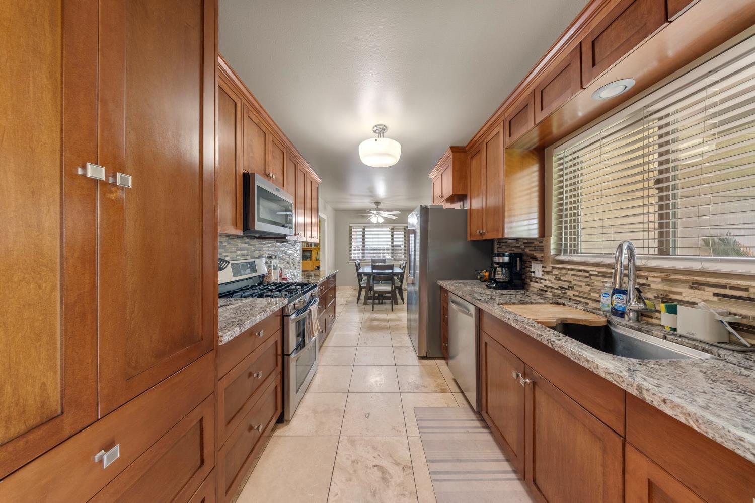 1417 Glen Aulen Dr, Modesto, CA 95350