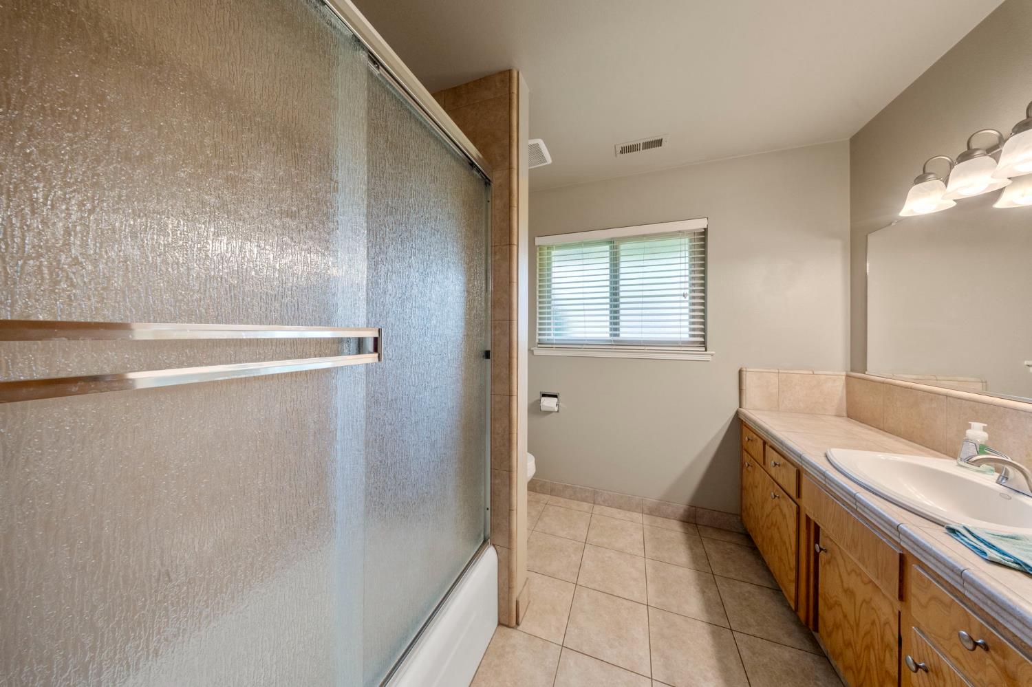 1417 Glen Aulen Dr, Modesto, CA 95350