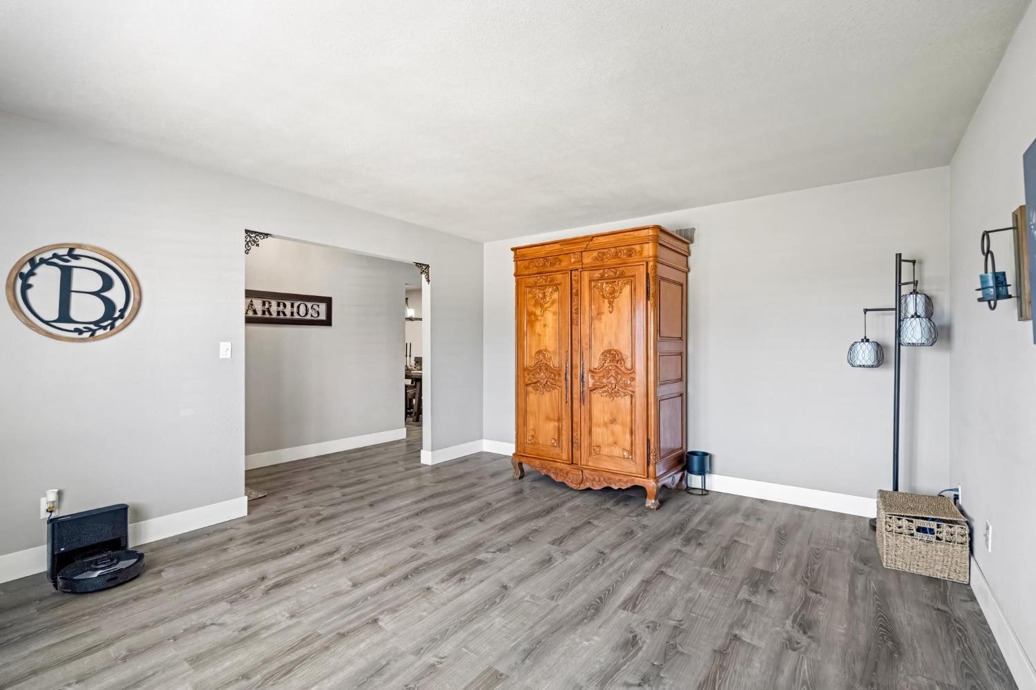 5743 Mohican Dr, Manteca, CA 95336