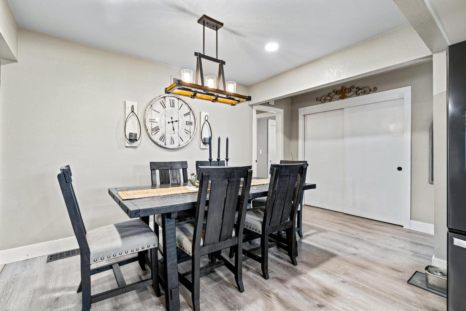 5743 Mohican Dr, Manteca, CA 95336