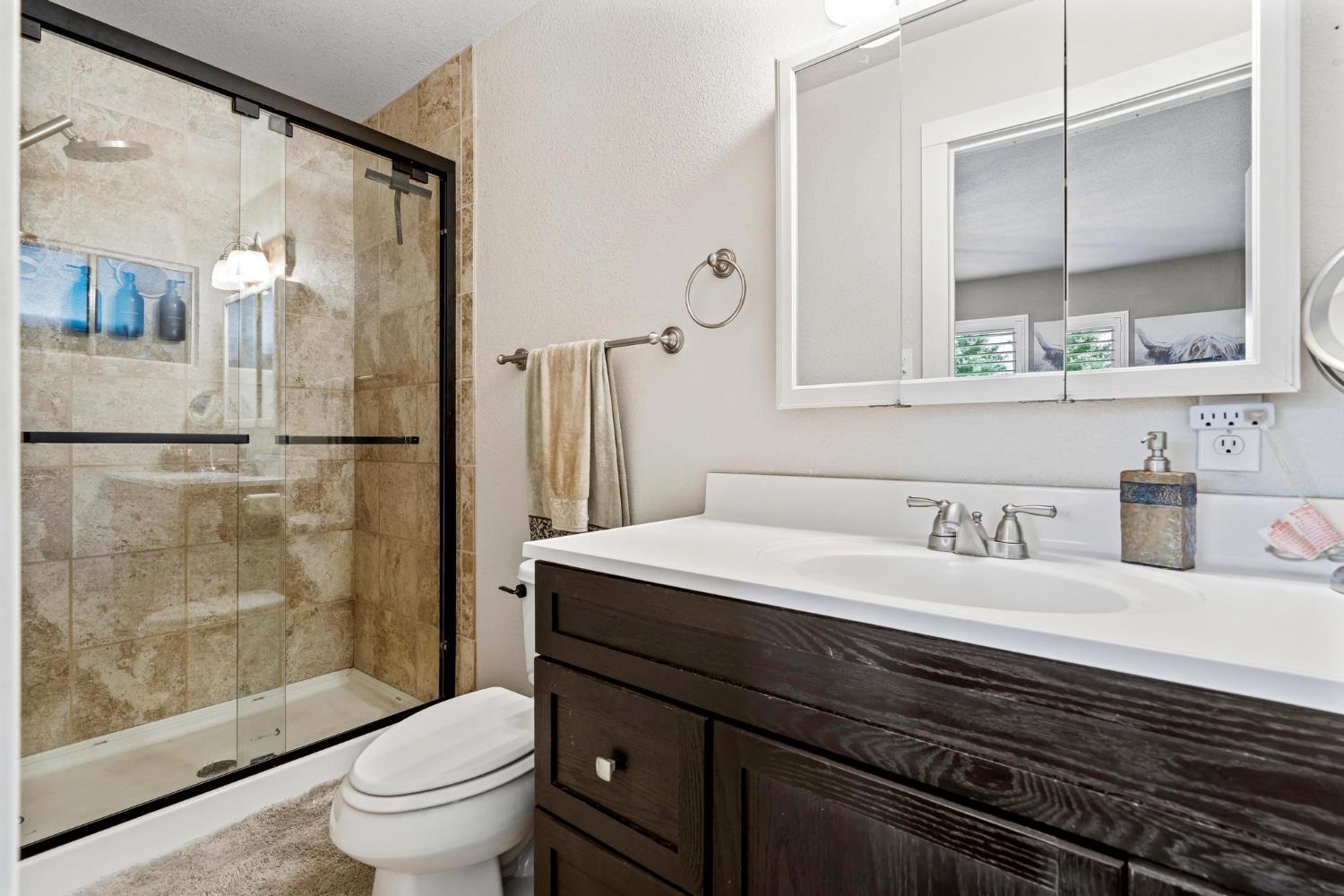 5743 Mohican Dr, Manteca, CA 95336