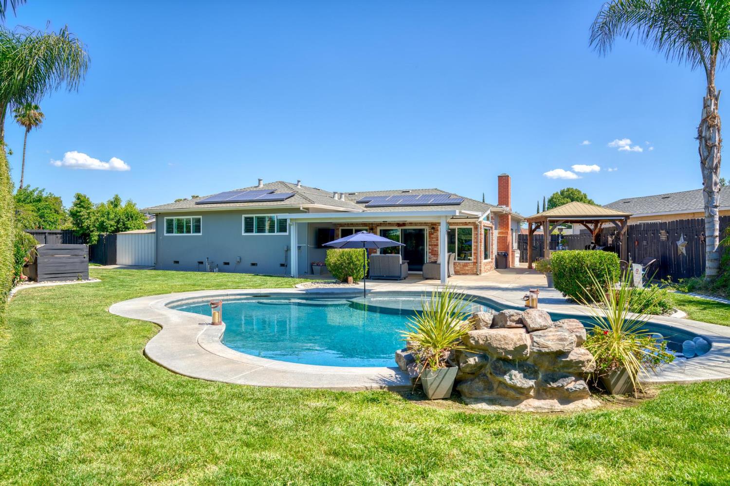 5743 Mohican Dr, Manteca, CA 95336