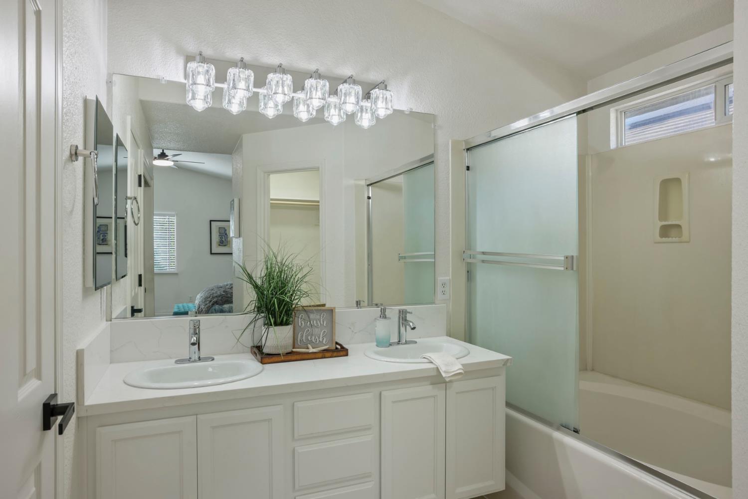 250 Dyer Ave, Manteca, CA 95336