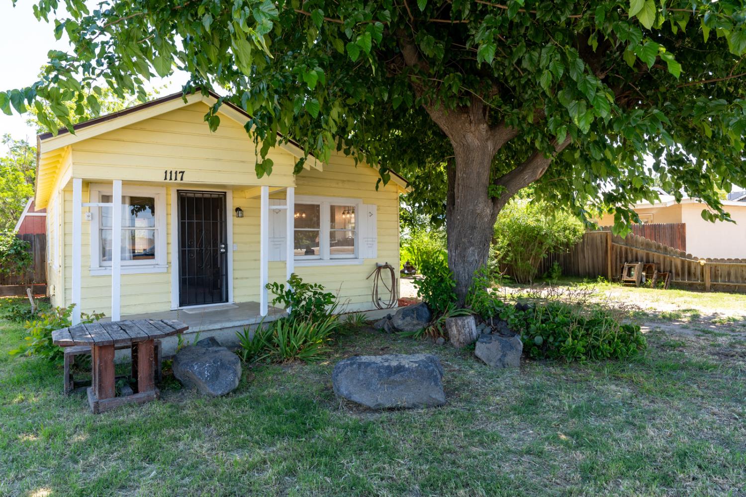 1117 Center Ave, Dos Palos, CA 93620