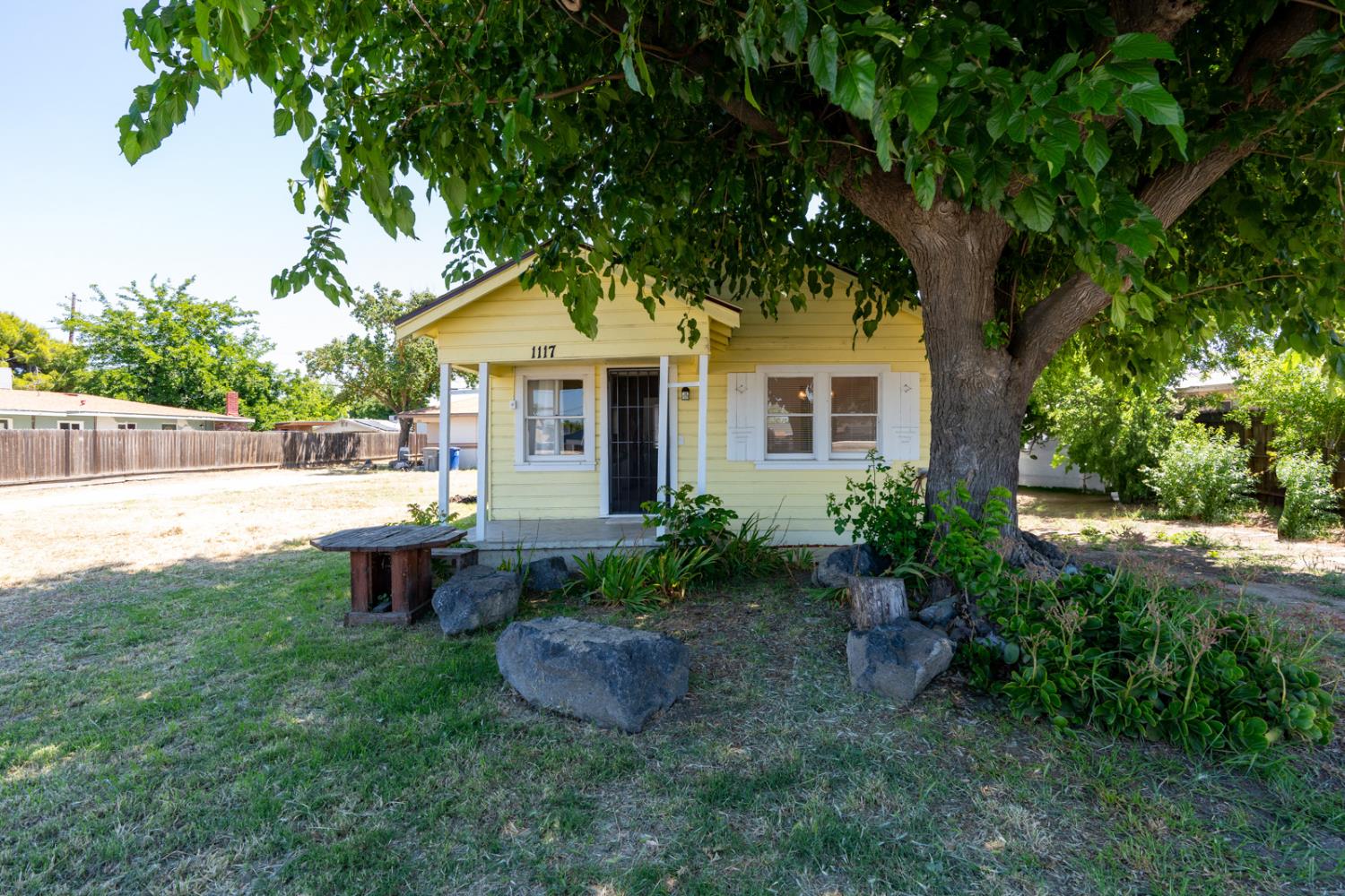 1117 Center Ave, Dos Palos, CA 93620