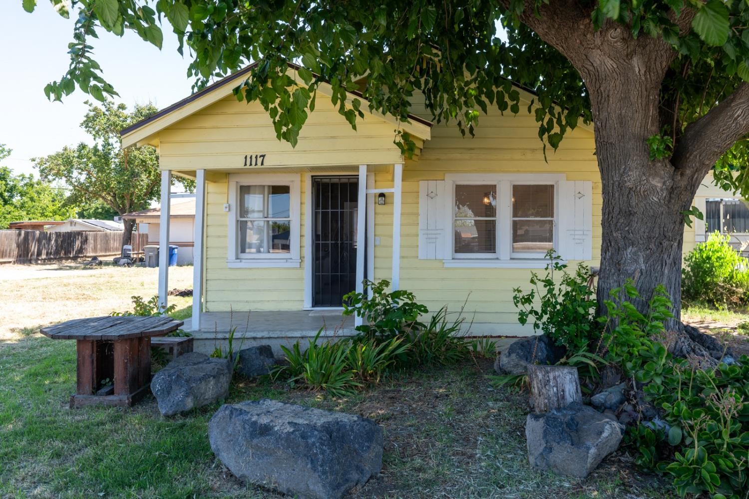 1117 Center Ave, Dos Palos, CA 93620