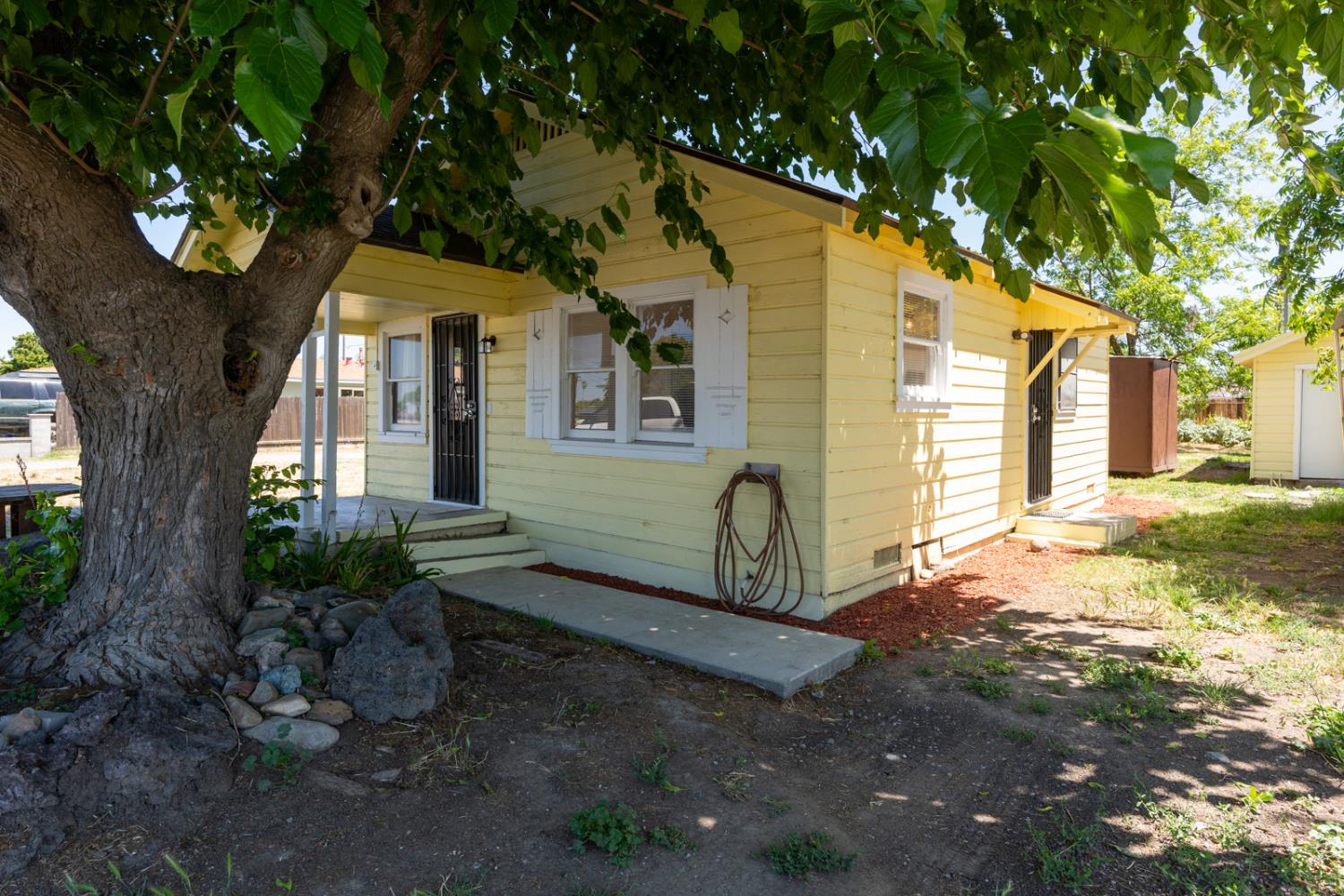 1117 Center Ave, Dos Palos, CA 93620