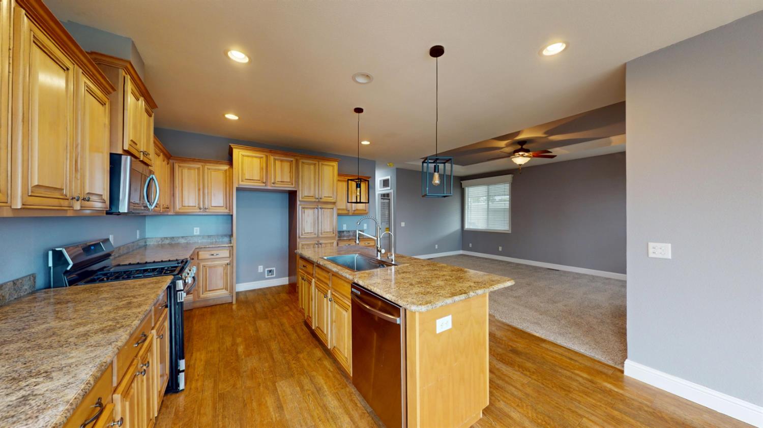 8200 Jantzen Rd #42, Modesto, CA 95357