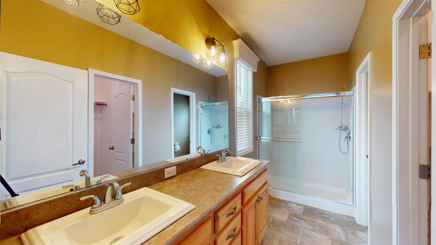 8200 Jantzen Rd #42, Modesto, CA 95357
