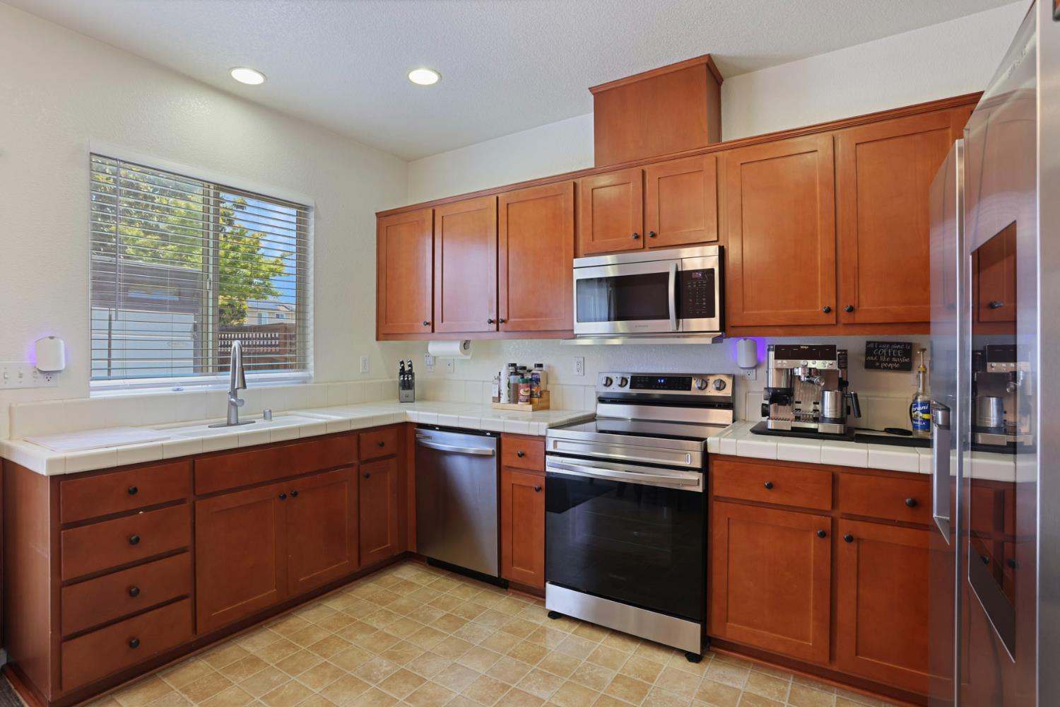 1494 Hearthsong Dr, Manteca, CA 95337