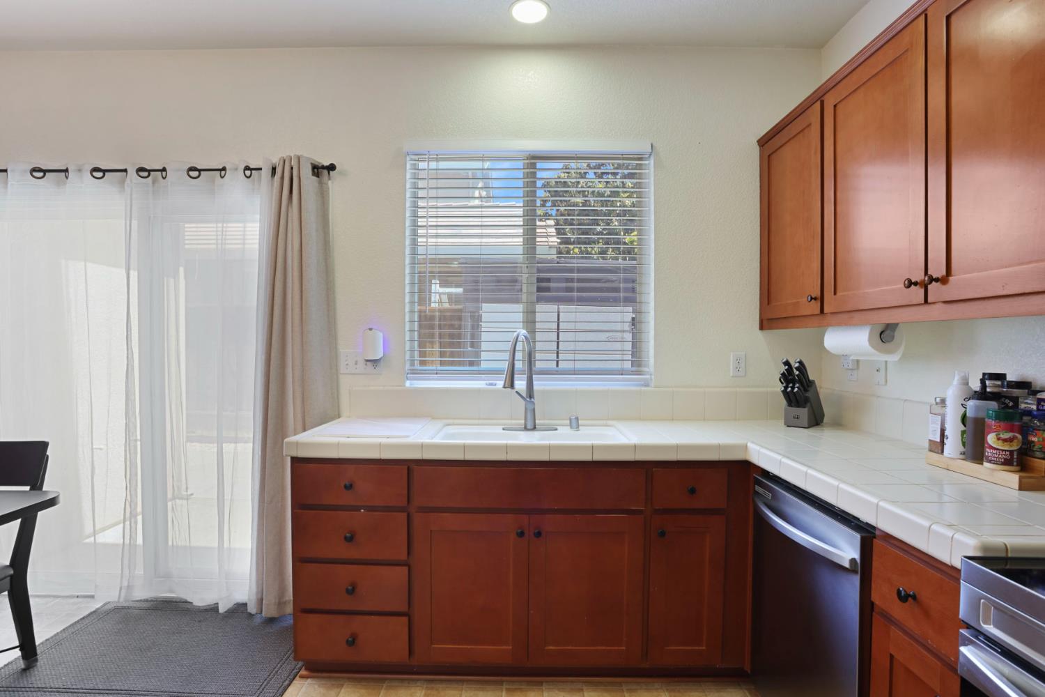 1494 Hearthsong Dr, Manteca, CA 95337
