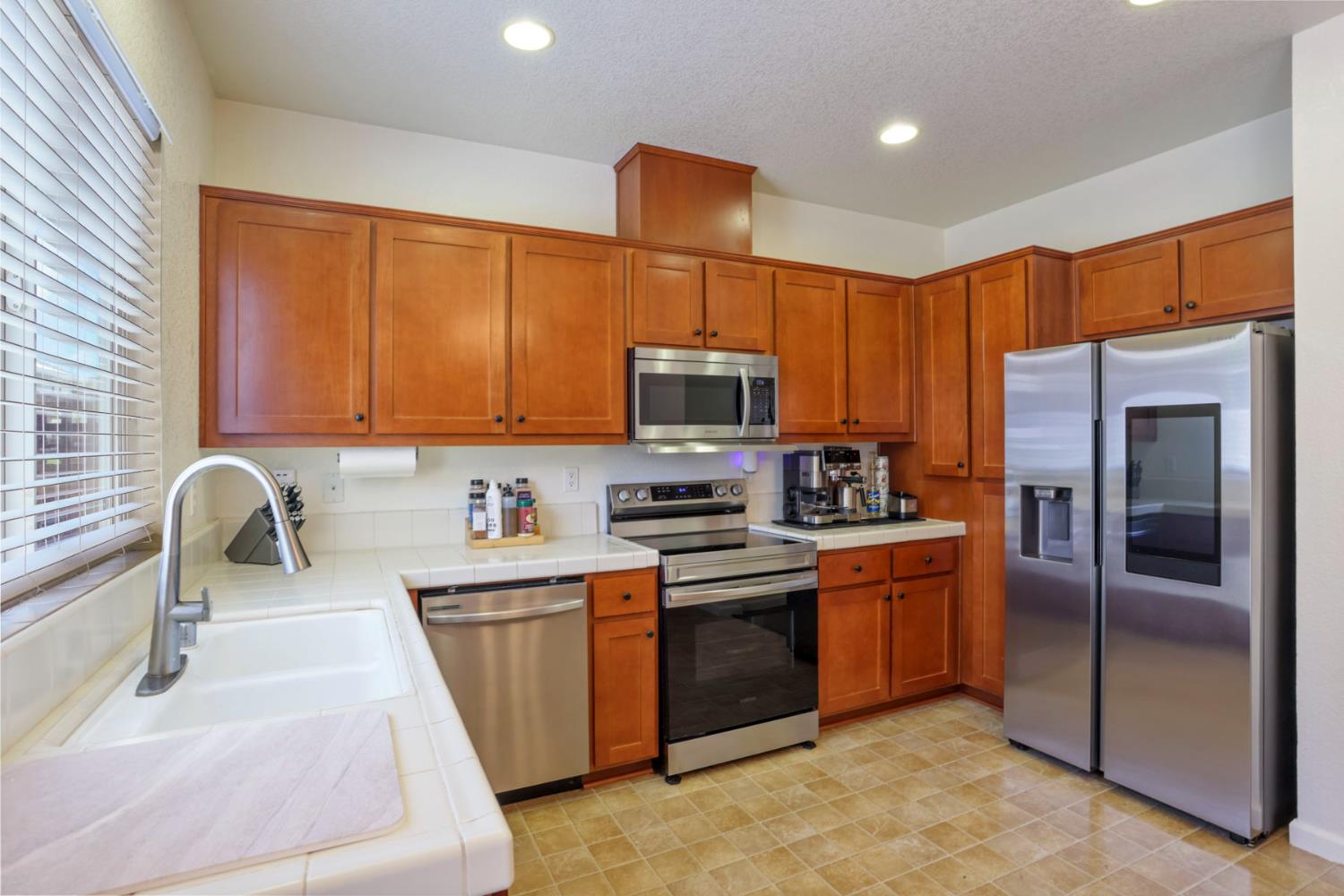 1494 Hearthsong Dr, Manteca, CA 95337