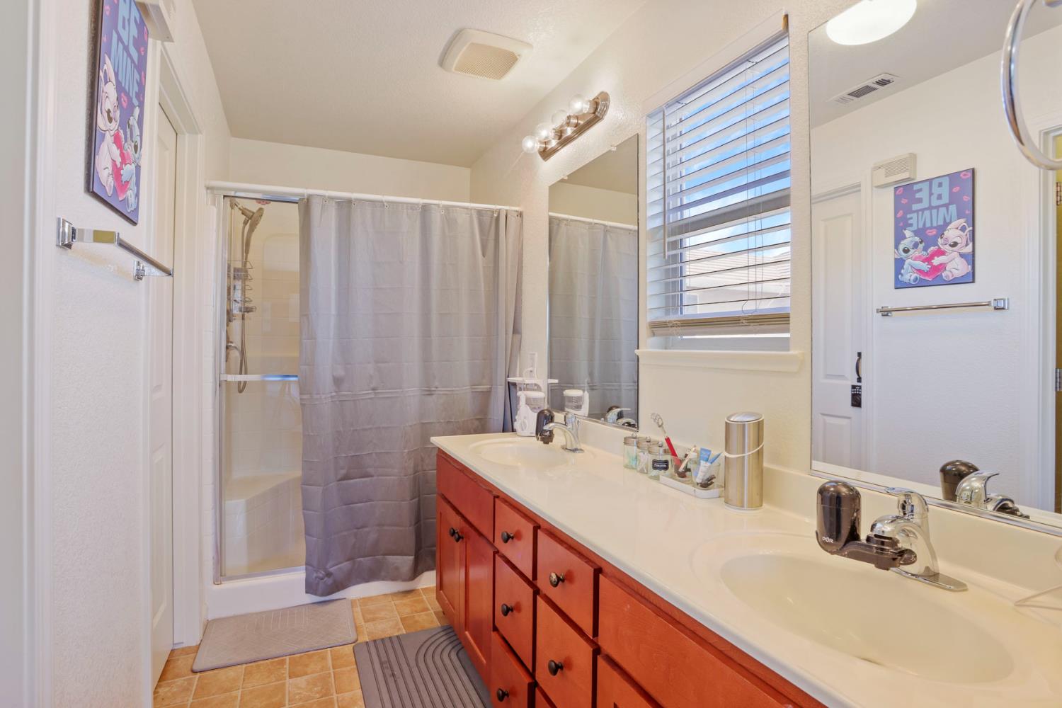 1494 Hearthsong Dr, Manteca, CA 95337
