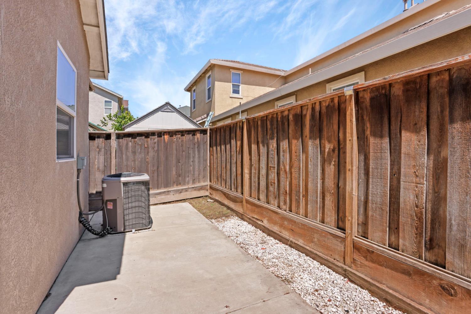 1494 Hearthsong Dr, Manteca, CA 95337