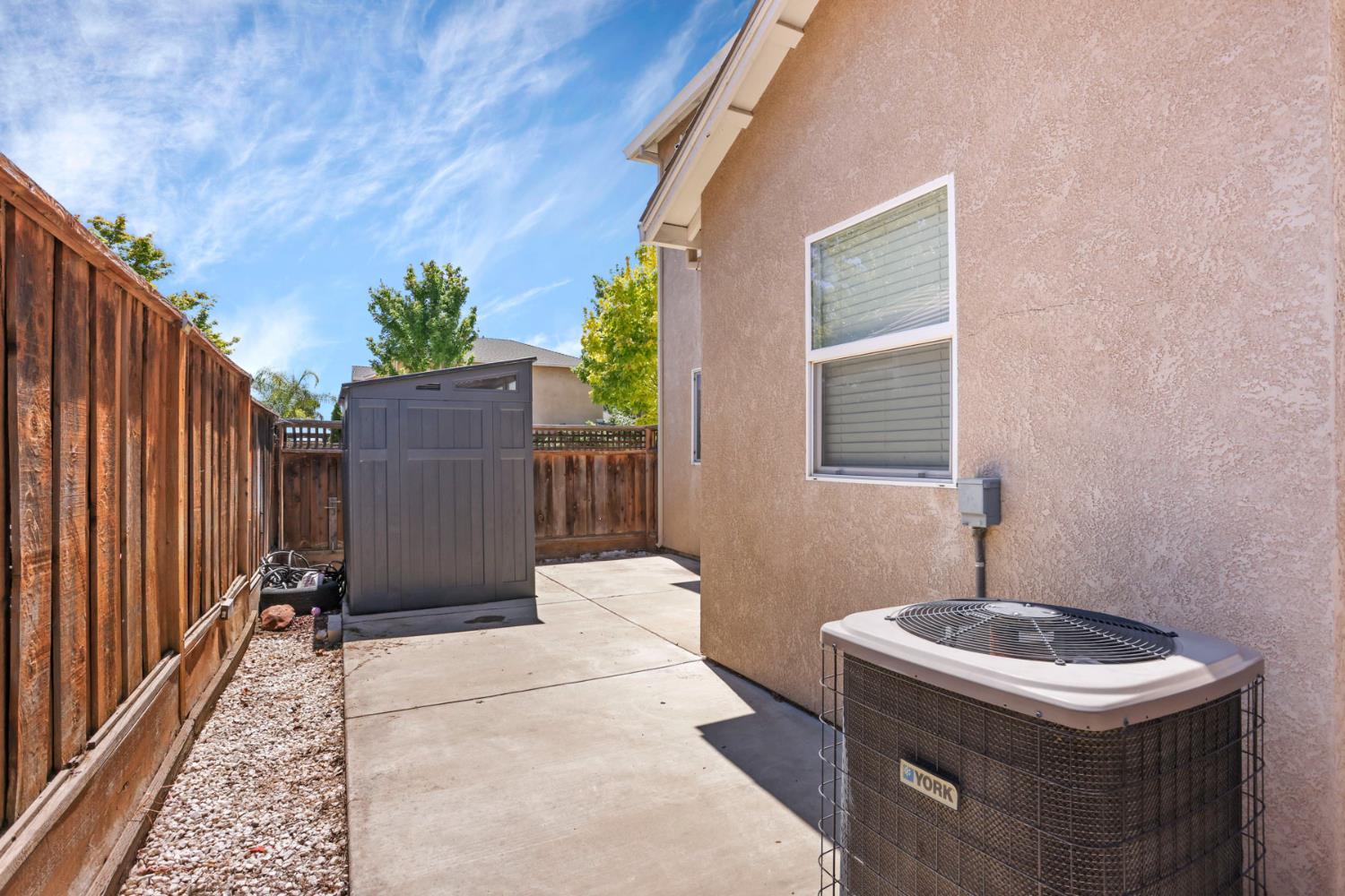 1494 Hearthsong Dr, Manteca, CA 95337