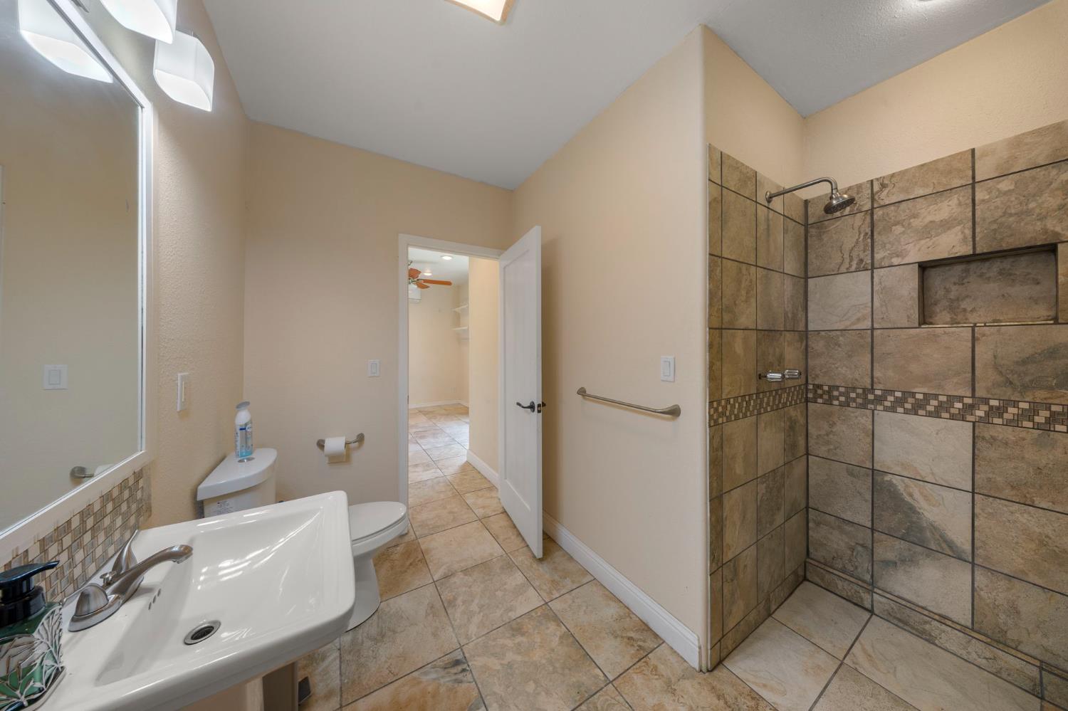 4225 Santa Fe St, Riverbank, CA 95367