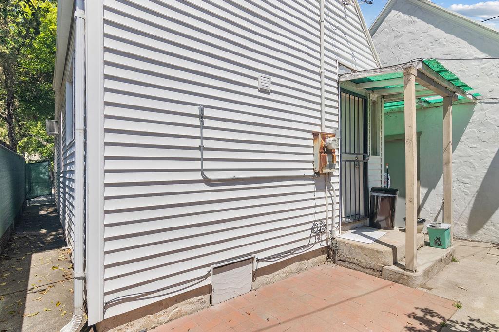 116 Alice St, Modesto, CA 95354