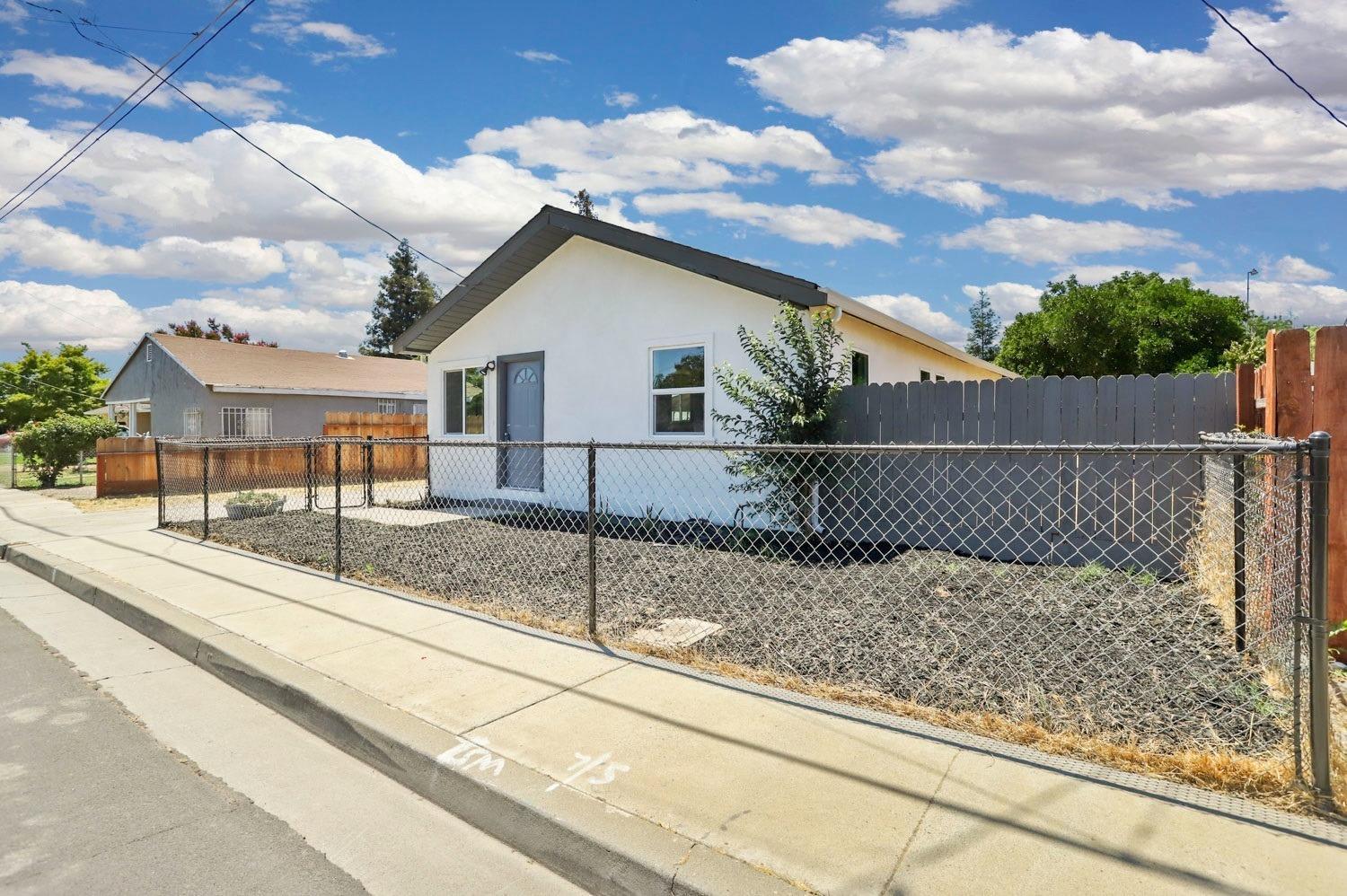 225 Church St, Waterford, CA 95386
