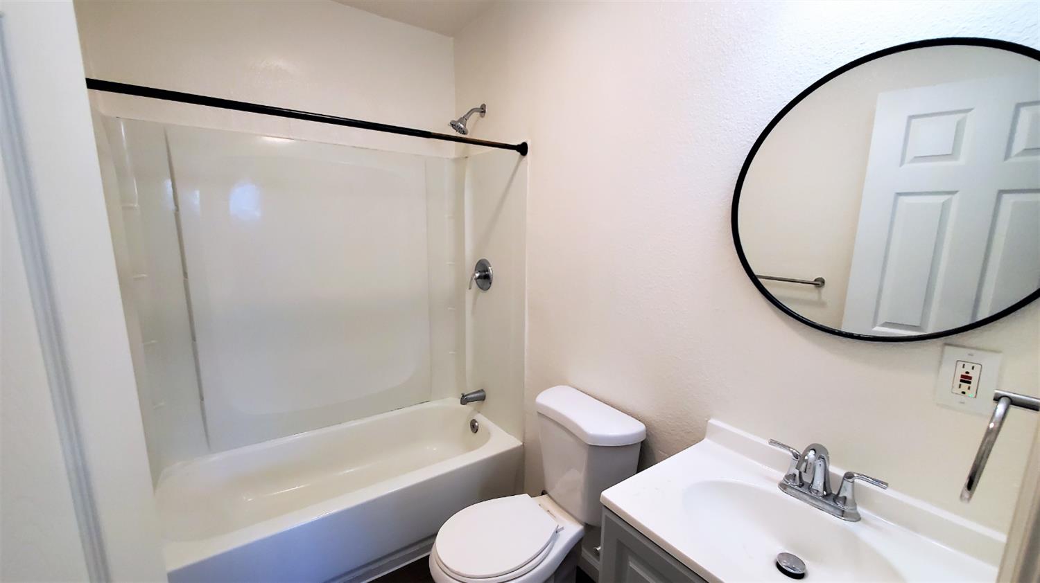 225 Church St, Waterford, CA 95386