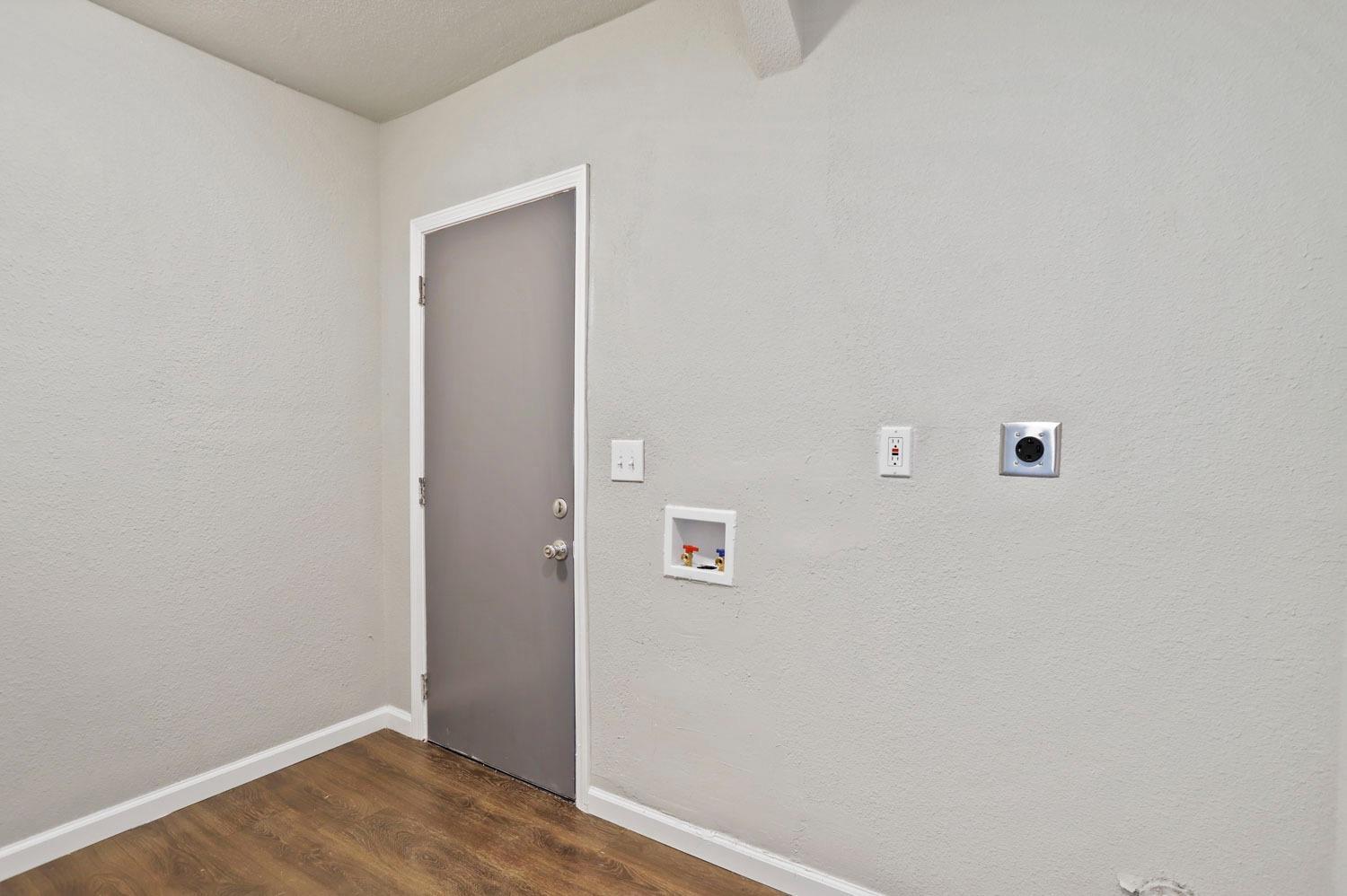 225 Church St, Waterford, CA 95386