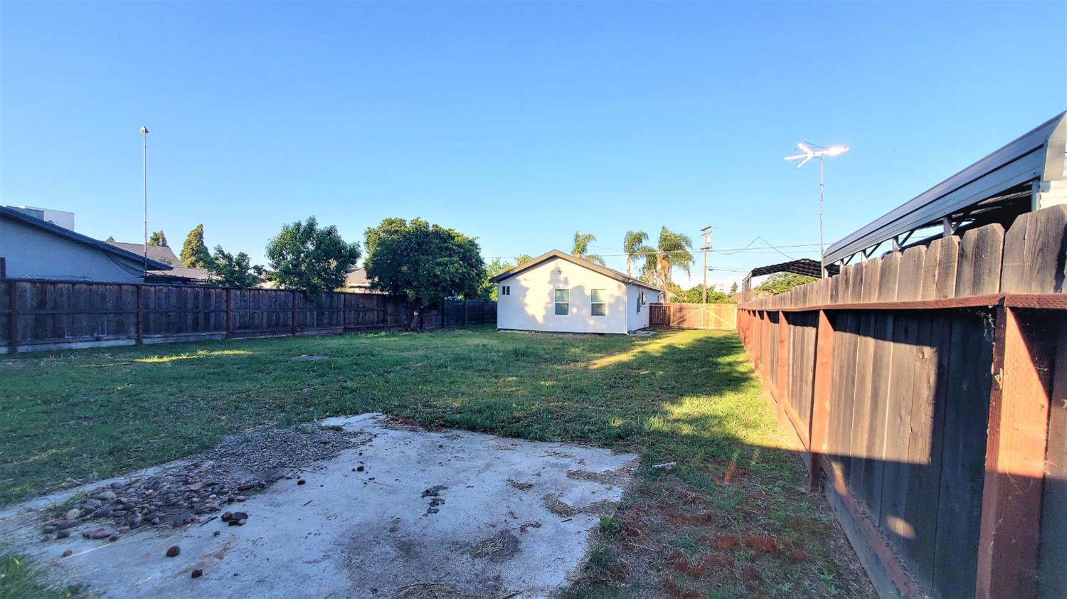 225 Church St, Waterford, CA 95386