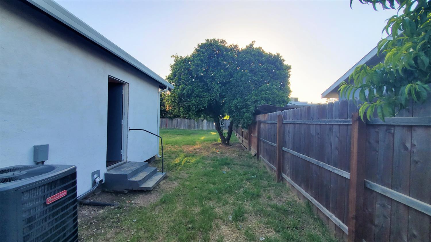 225 Church St, Waterford, CA 95386