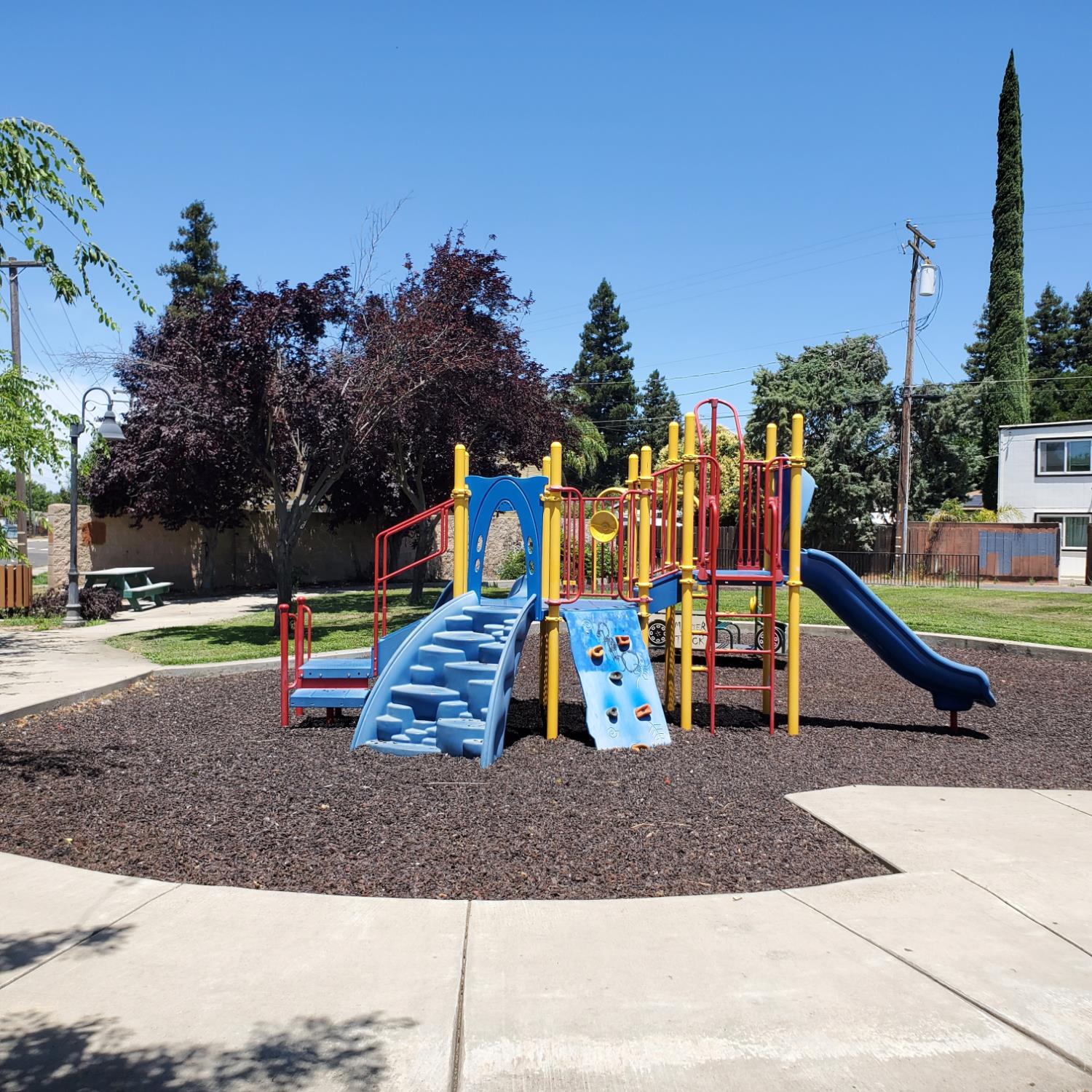 225 Church St, Waterford, CA 95386